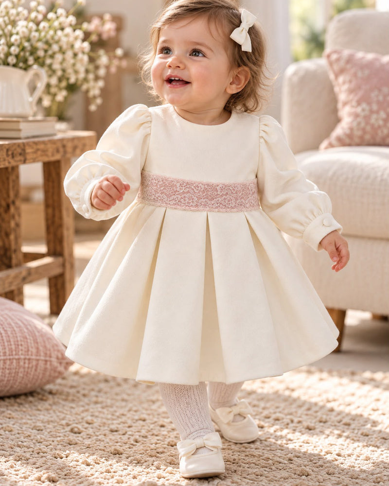 Vestiti da Cerimonia Bambina: L'Eccellenza di Mimilù e della Pura Seta