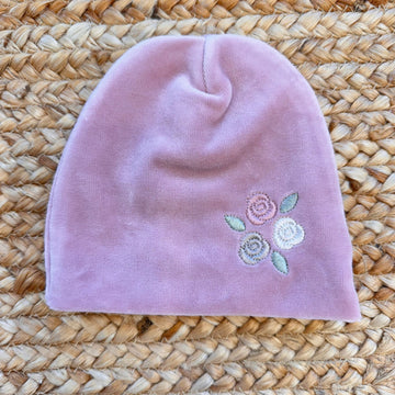 Cappello neonata in ciniglia rosa con ricamo floreale