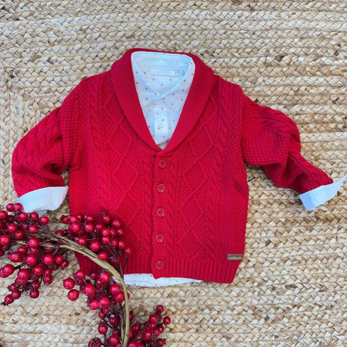 Cardigan natalizio per bimbo in maglia rossa con lavorazione a rombi e camicia bianca con micro stampa rossa, perfetto per le feste di Natale.