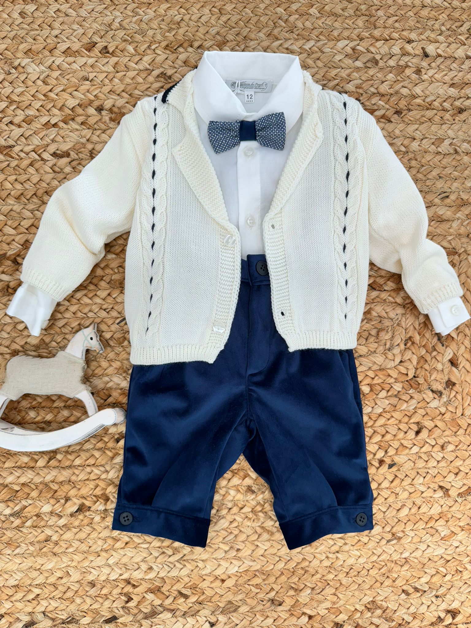 Completo battesimo bimbo panna e blu con papillon