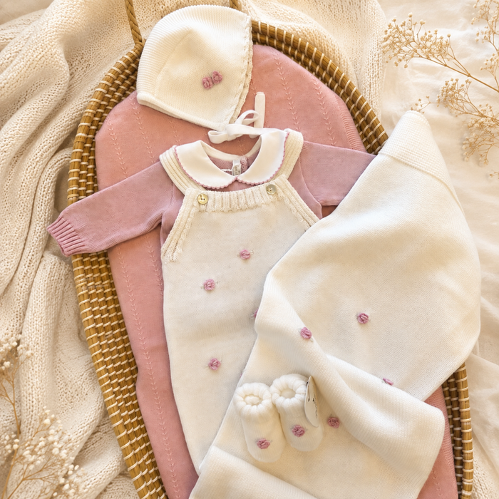 Uscita clinica neonata in pura lana bianco e rosa con roselline ricamate