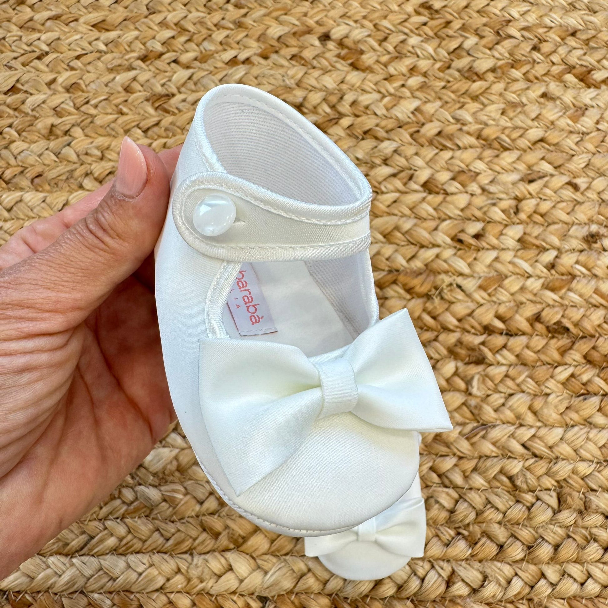 Scarpine battesimo neonata raso bianco con fiocco elegante –