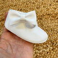 Scarpine battesimo neonata raso bianco con fiocco laterale