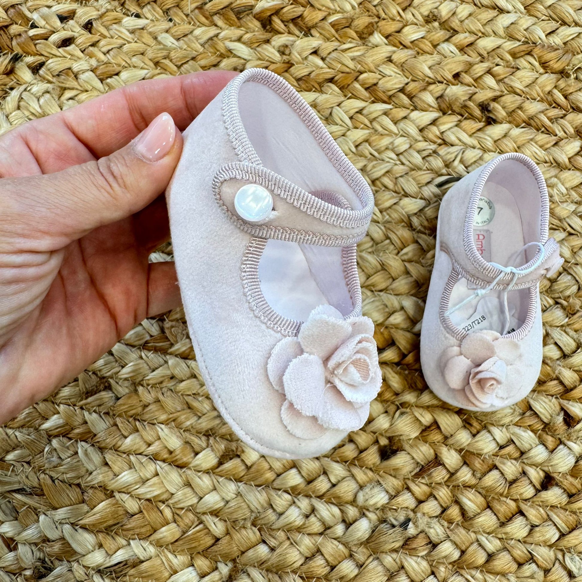 Scarpine battesimo neonata velluto rosa con fiore