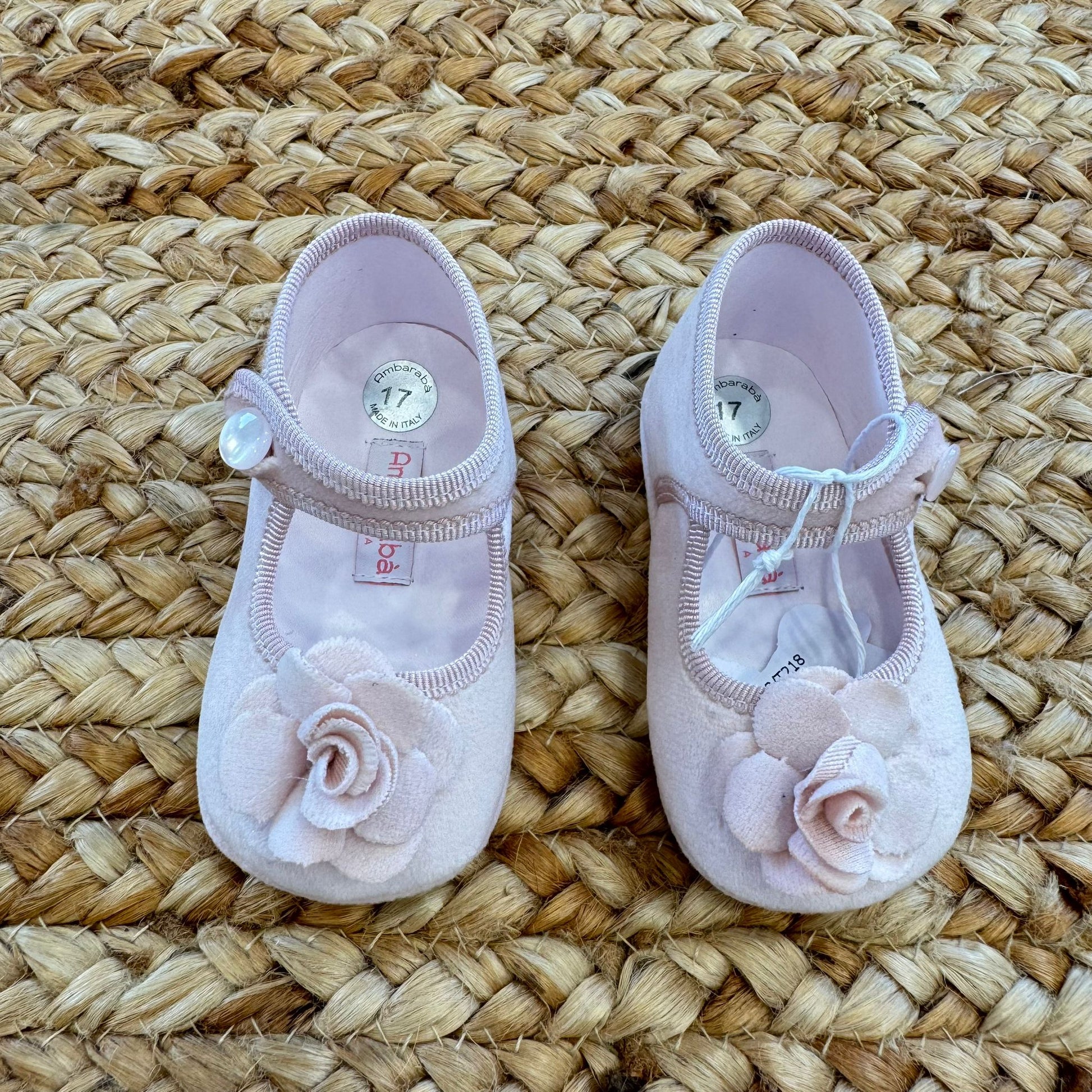 Scarpine culla velluto rosa con fiore applicato