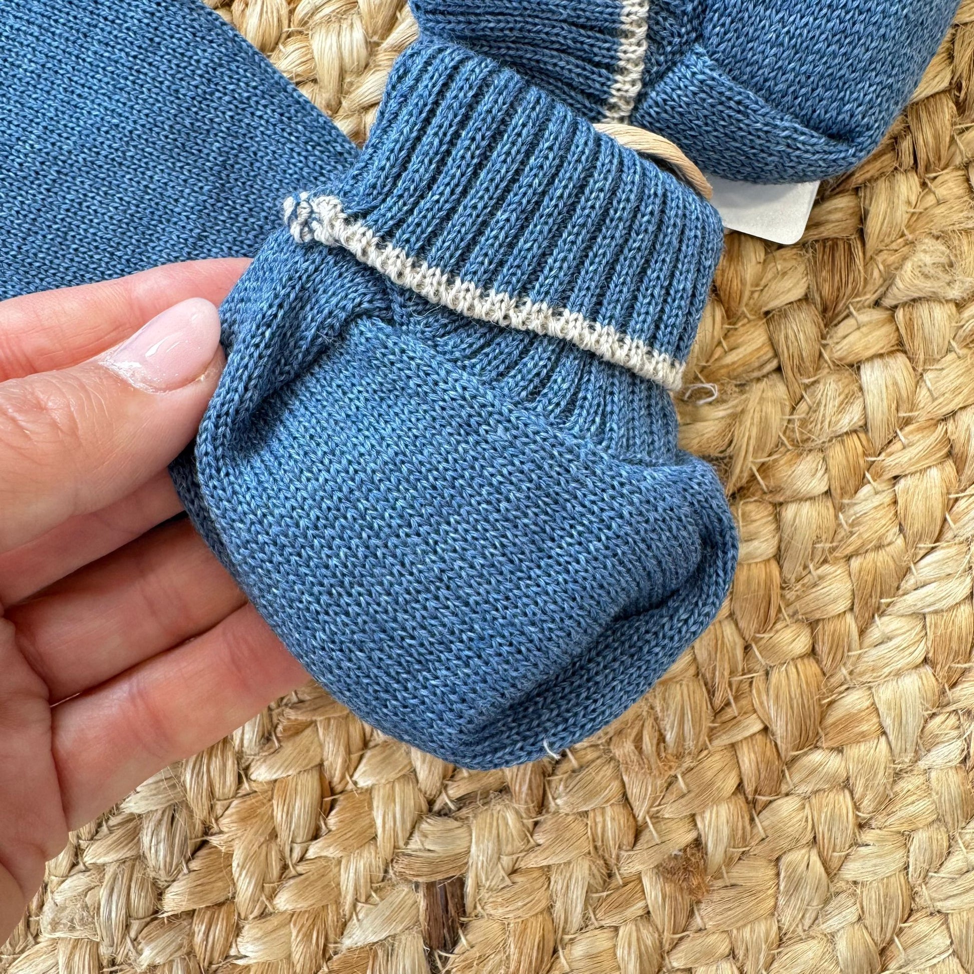 Scarpine neonato blu in lana e acrilico coordinate al set nascita