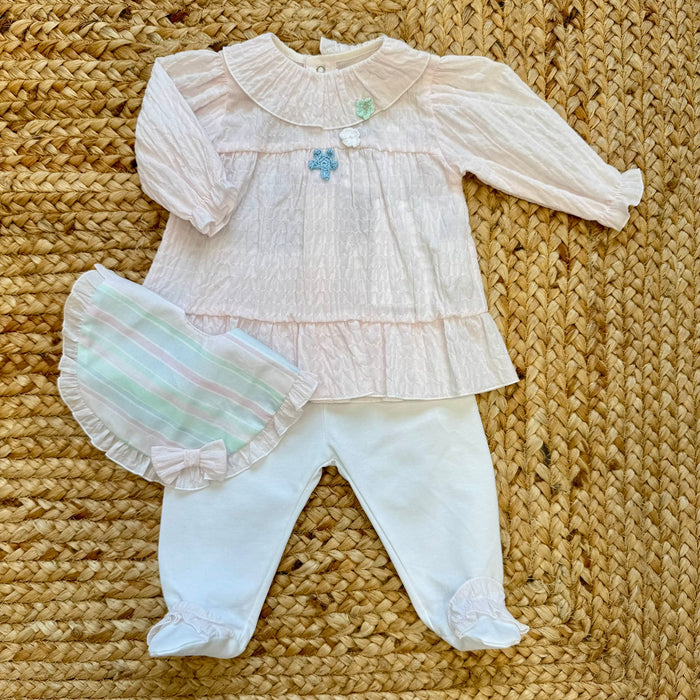 Tutina due pezzi per neonata con blusa arricciata e cuffietta coordinata