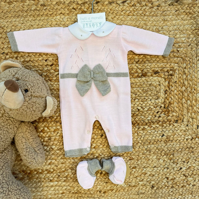 Tutina neonata rosa in misto lana con fiocco tortora sul davanti