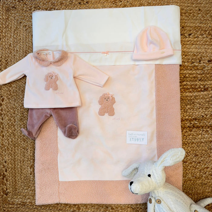 Uscita clinica caldo cotone con ricamo orsetta e cappellino coordinato