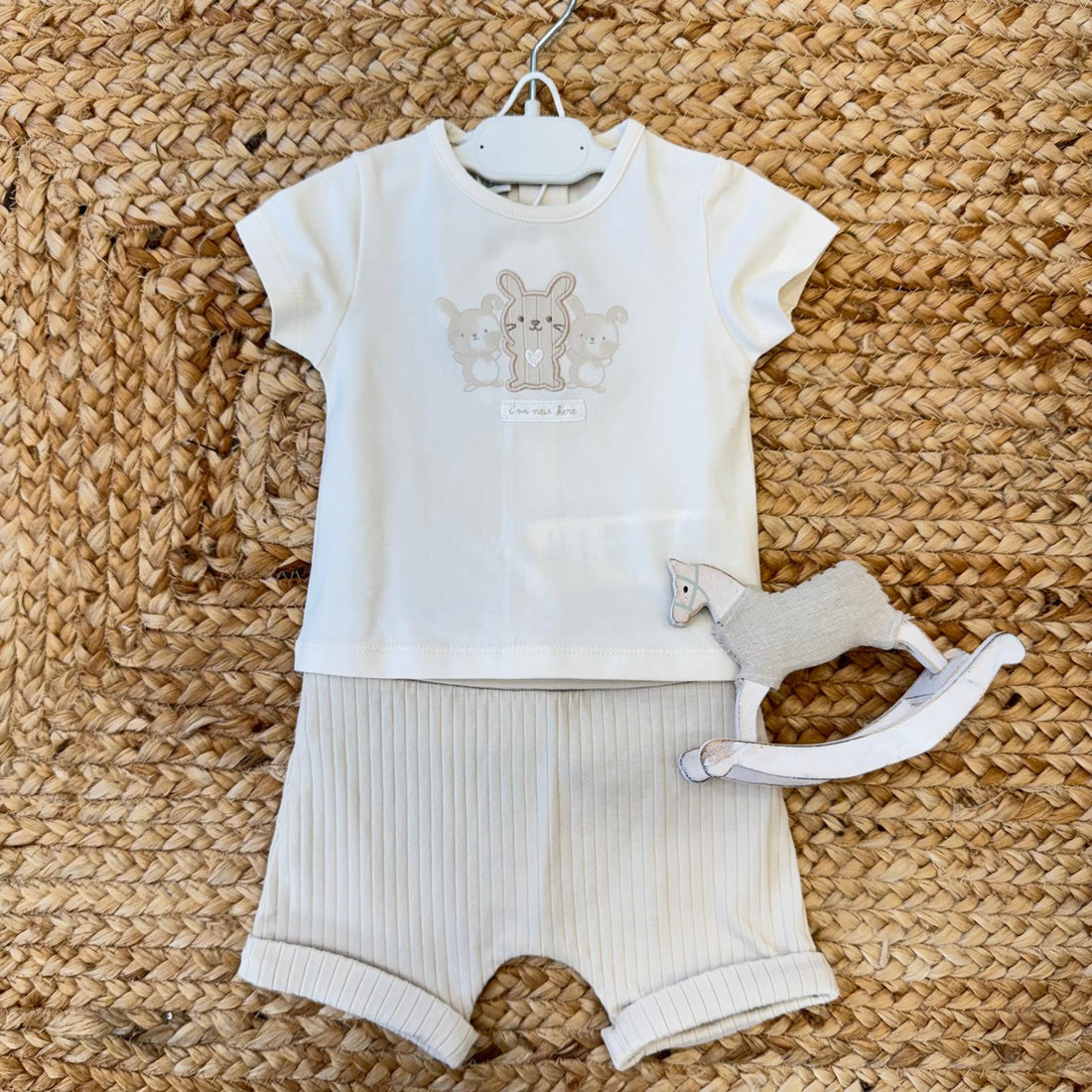 Completino unisex in cotone con pantaloncino a costine