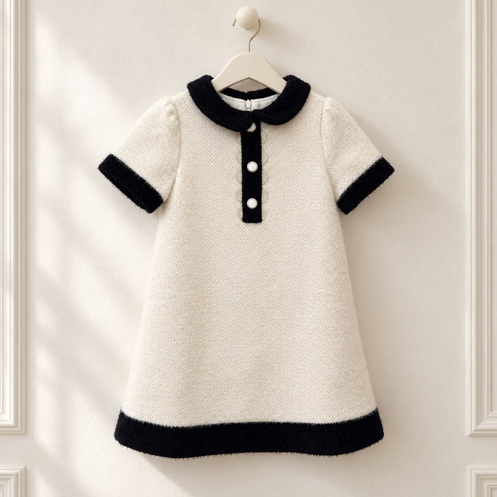 Dettaglio abito elegante bambina panna con colletto Peter Pan nero e bottoni decorativi