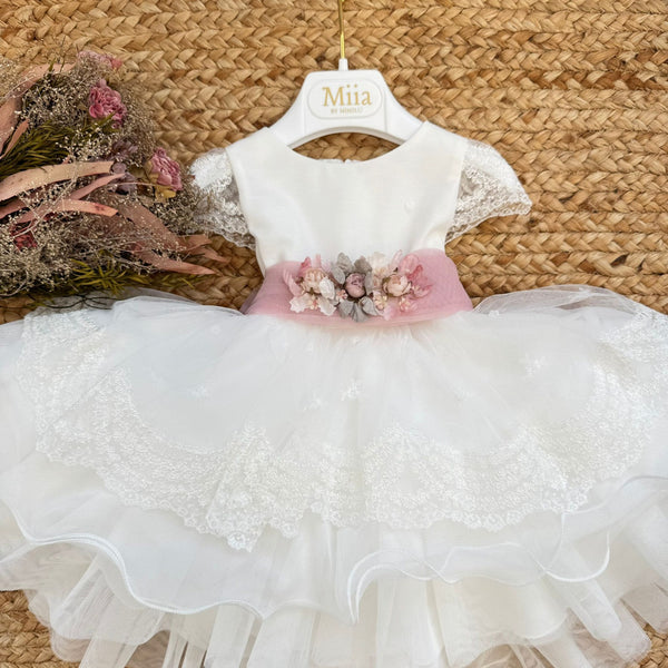 abito battesimo bimba con tulle ricamato e cintura rosa