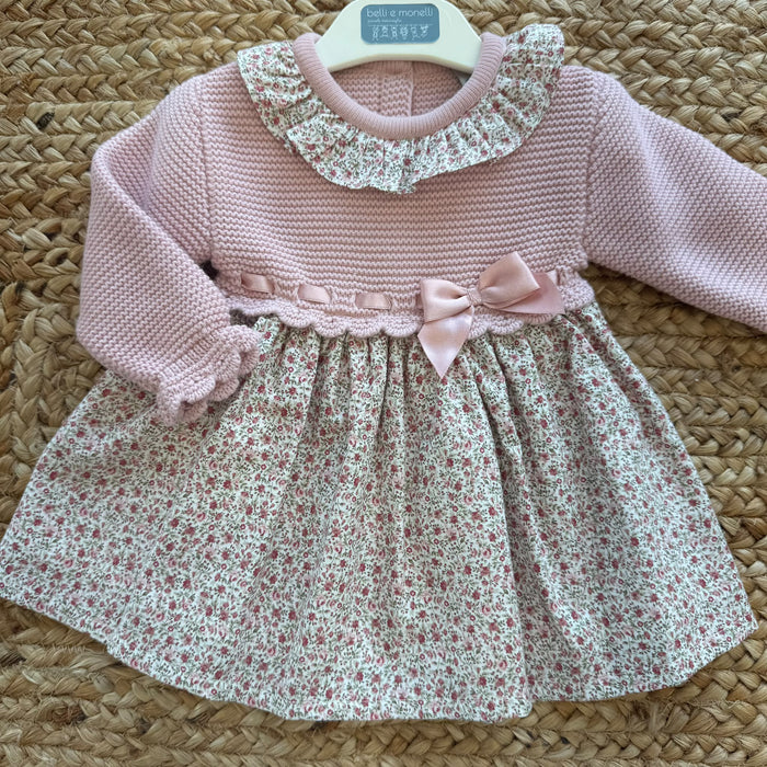 Dettaglio abito bambina rosa cipria con passanastro e fiocco in raso