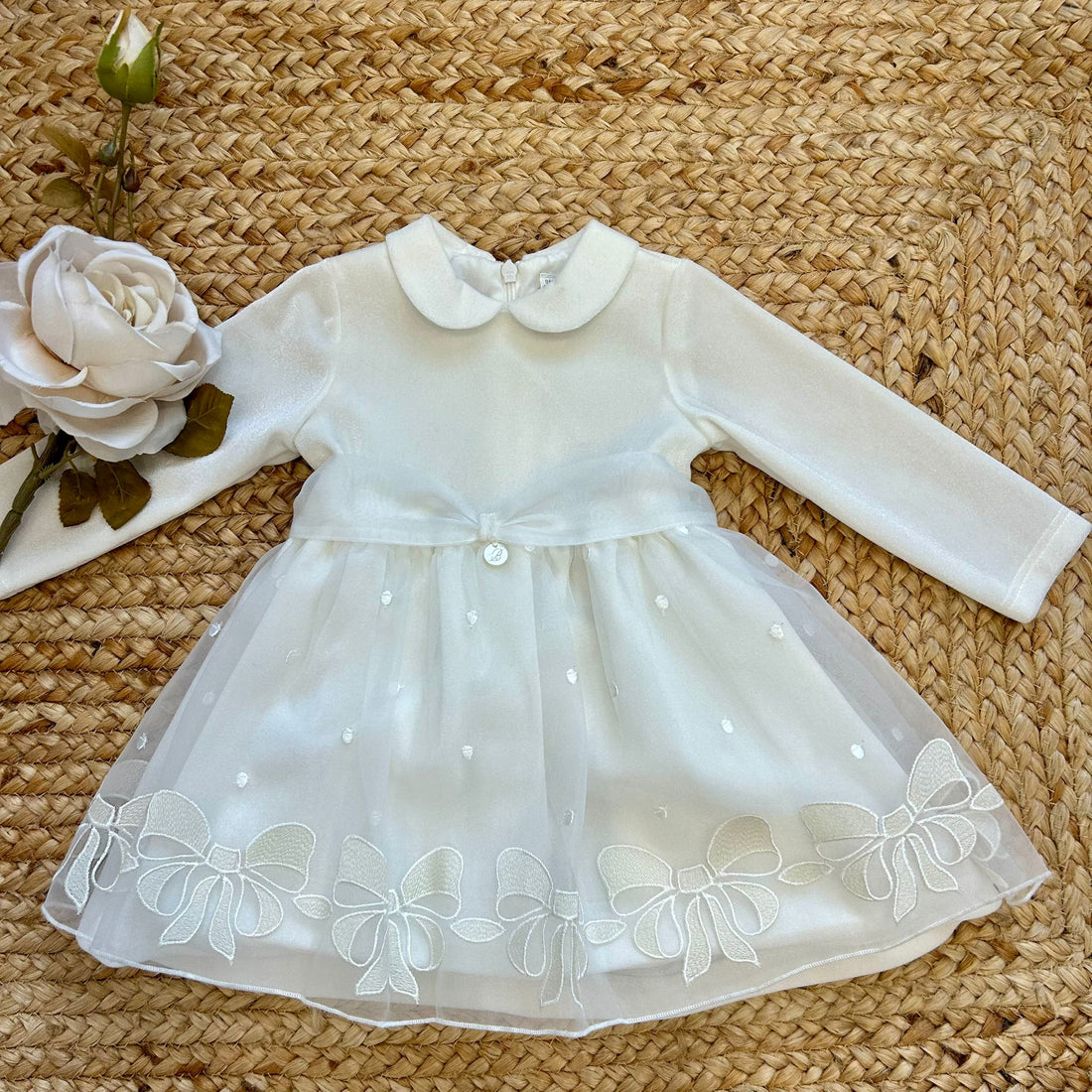 abito battesimo bambina panna in ciniglia con tulle ricamato