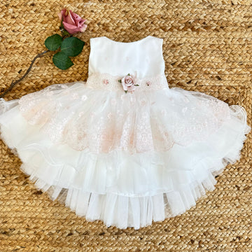 Abito da battesimo Mimilù in tulle ricamato con fiorellini rosa e balze