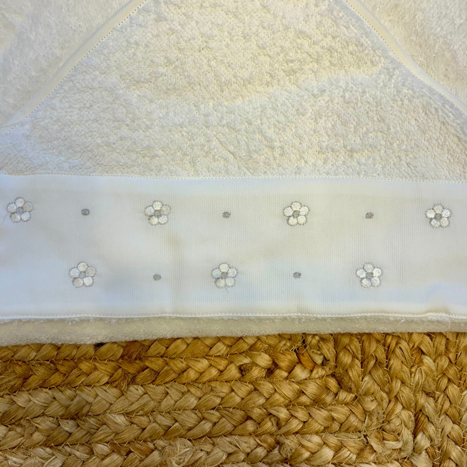 accappatoio-cotone-margherine-grigio-neonata