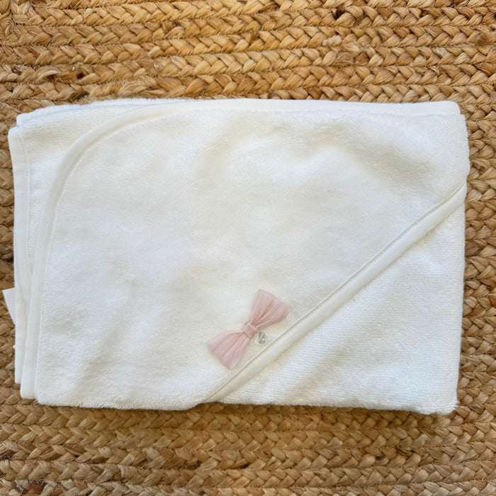 Inserto in pizzo floreale su tutina e copertina