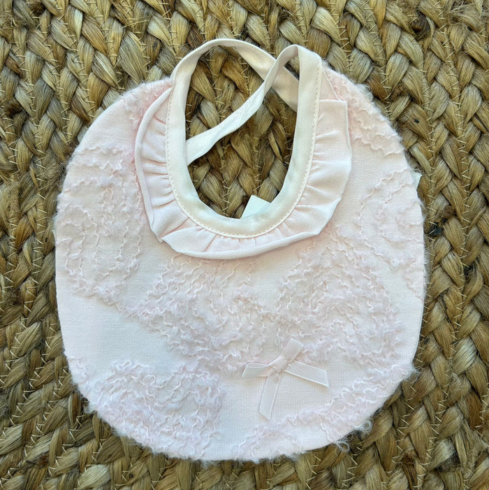 Bavaglino rosa neonata con rilievi effetto pizzo e fiocco tono su tono