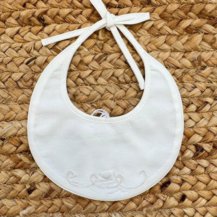 Bavaglino neonata bianco con ricamo cuore