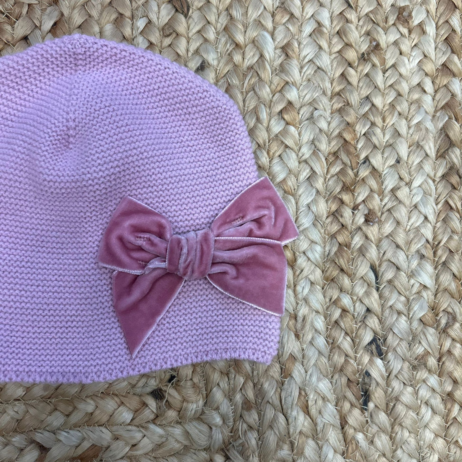 cappellino-bimba-rosa-fiocco-velluto