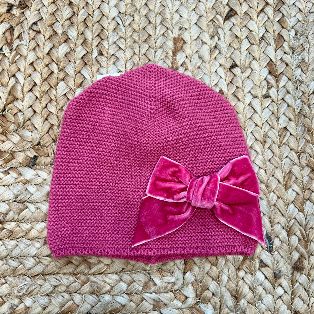 cappellino fragola Condor in maglia con fiocco in velluto per bambina