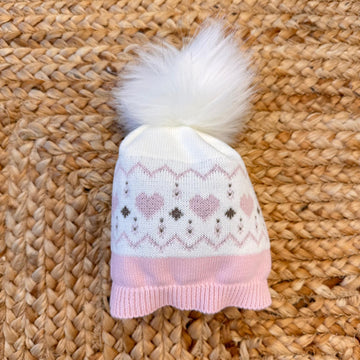 Cappello in lana per neonata con cuoricini rosa e pon pon bianco.