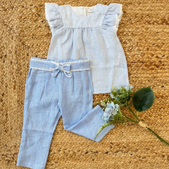 Completo bimba 100% lino con top a righe e pantalone azzurro.