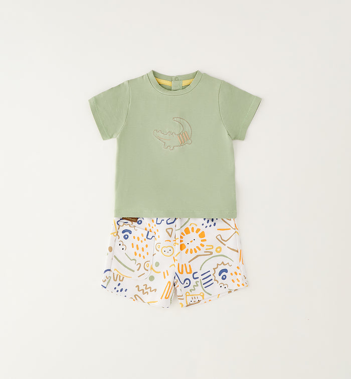 Completo estivo bimbo in cotone con t-shirt verde salvia e bermuda fantasia