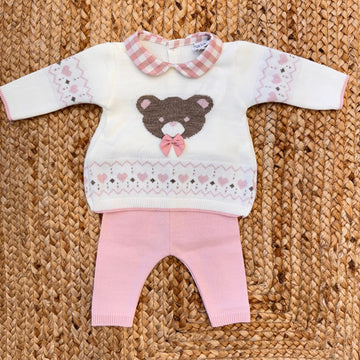 Completo in lana per neonata con orsetta ricamata, cuori rosa e colletto vichy.