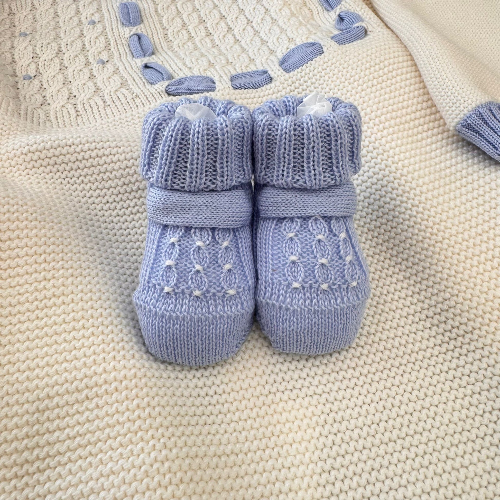 Coordinato neonato completo: tutina, cappellino e scarpine in lana merino azzurro e panna