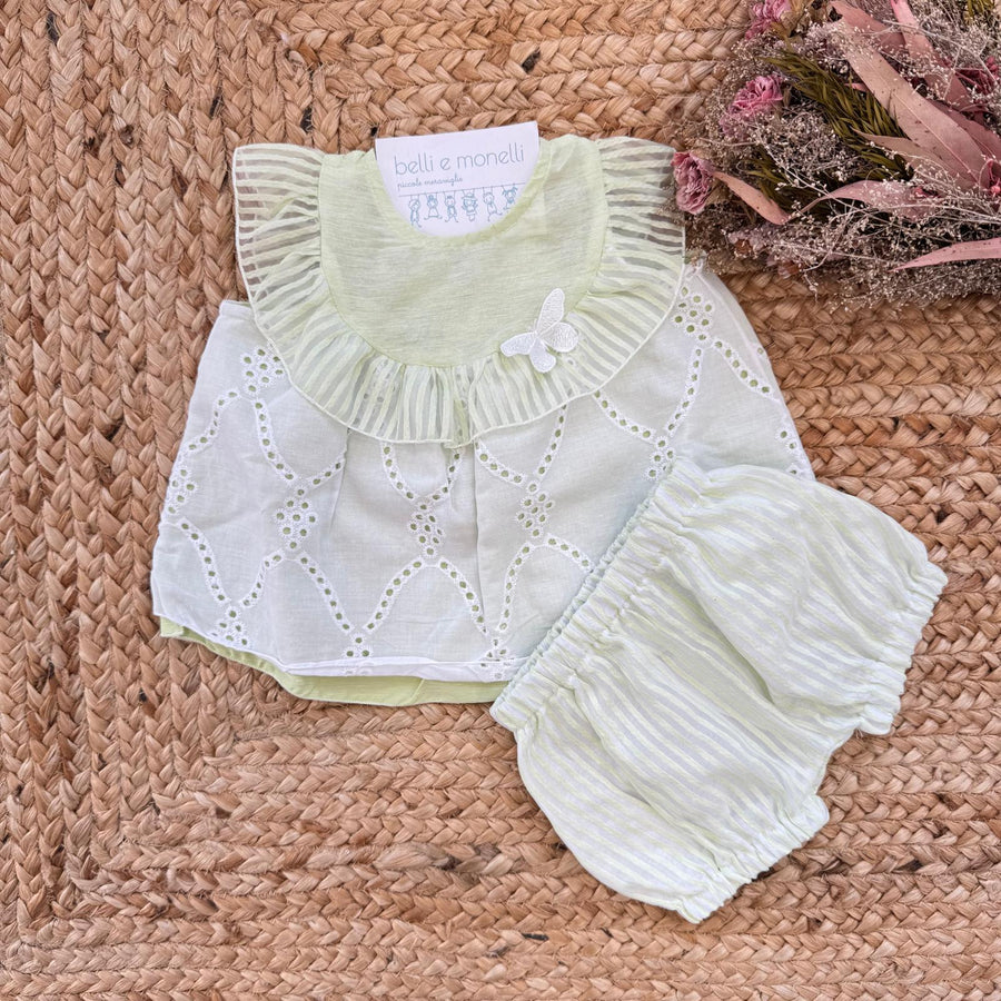 Completo neonata elegante con blusa ricamata e culotte verde salvia