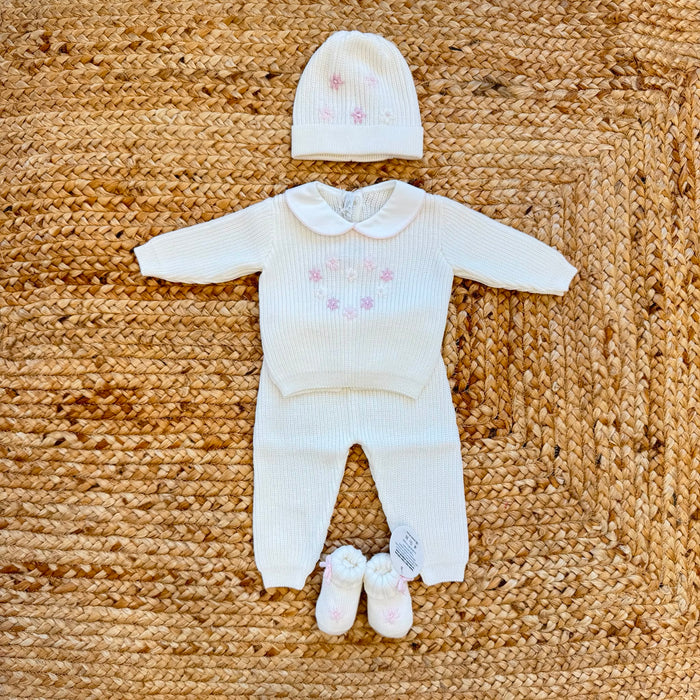 Completo neonata in pura lana bianco con maglia, pantalone, cappellino e scarpine ricamate a mano