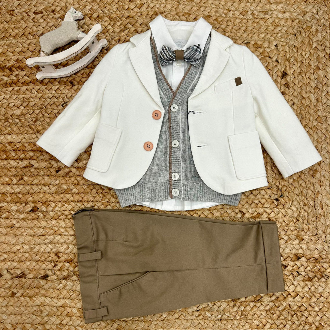 completo elegante bimbo panna e grigio con papillon scozzese