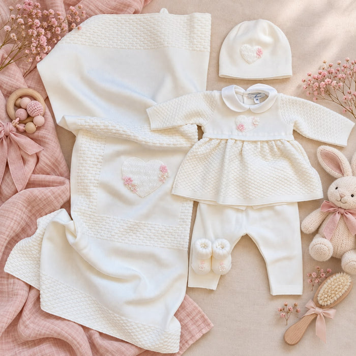 Uscita clinica neonata in pura lana color latte con cuore e fiori rosa