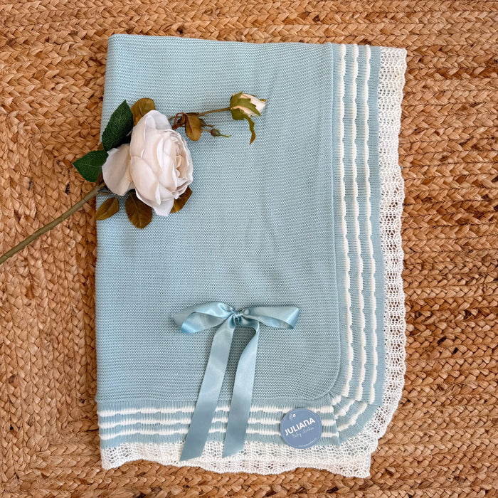 copertina turchese neonata con fiocco e bordo in pizzo