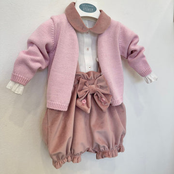 Completo neonata in velluto rosa con camicia bianca e fiocco ricamato