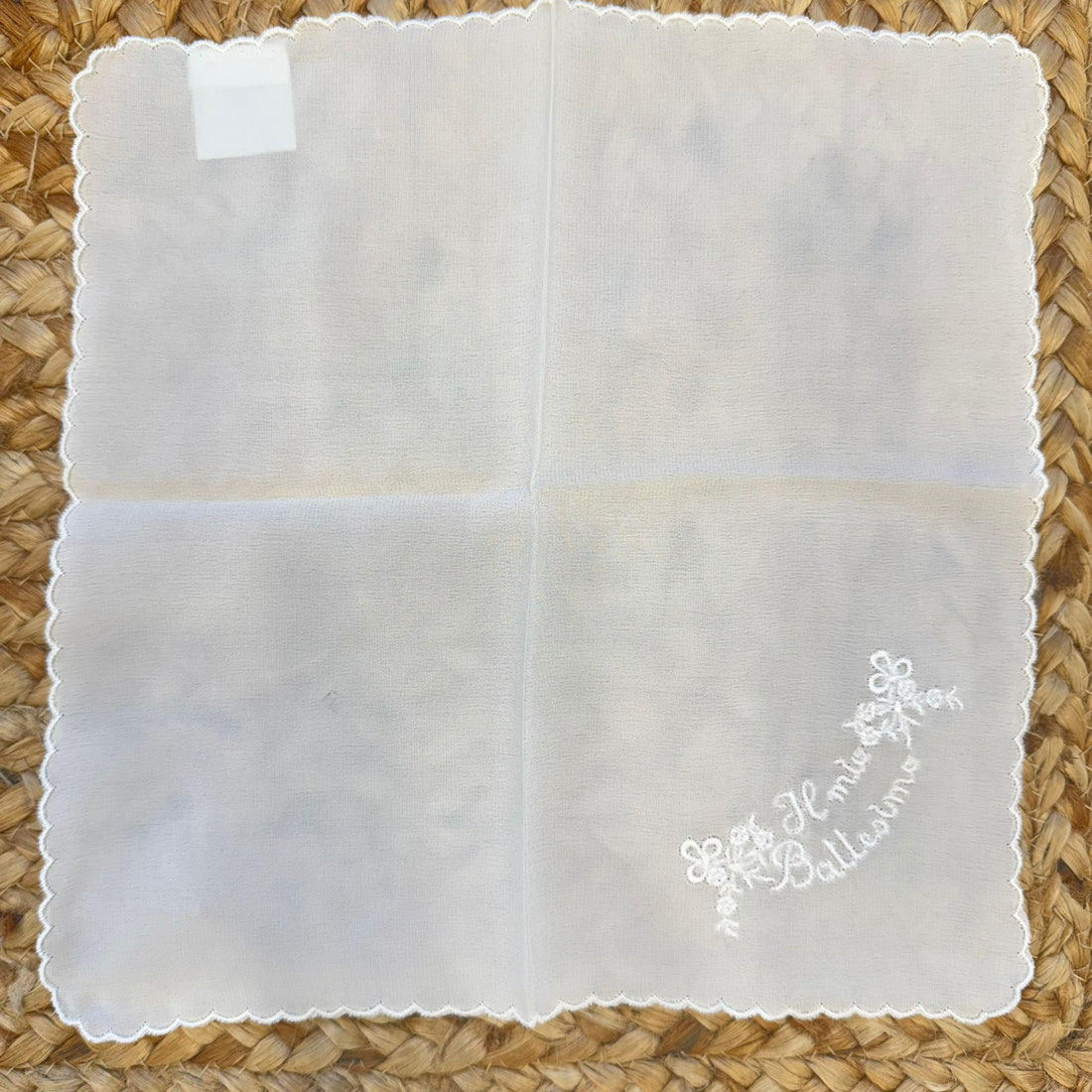 fazzoletto battesimo in pura seta con ricamo bianco e orlo smerlato