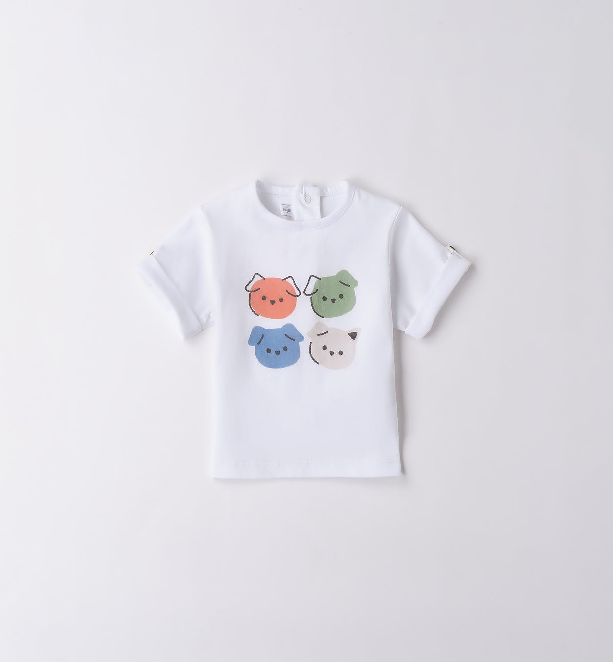 T-shirt con stampa cani e pantaloncini rossi per bambino, abbigliamento casual estivo.