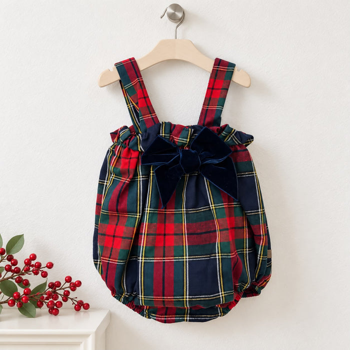 Pagliaccetto bimba tartan scozzese rosso, verde e blu in misto cotone, con grande fiocco in velluto blu, spalline larghe e fondo elasticizzato a palloncino.