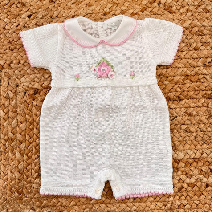 Pagliaccetto neonata in filo di scozia con ricamo casetta rosa