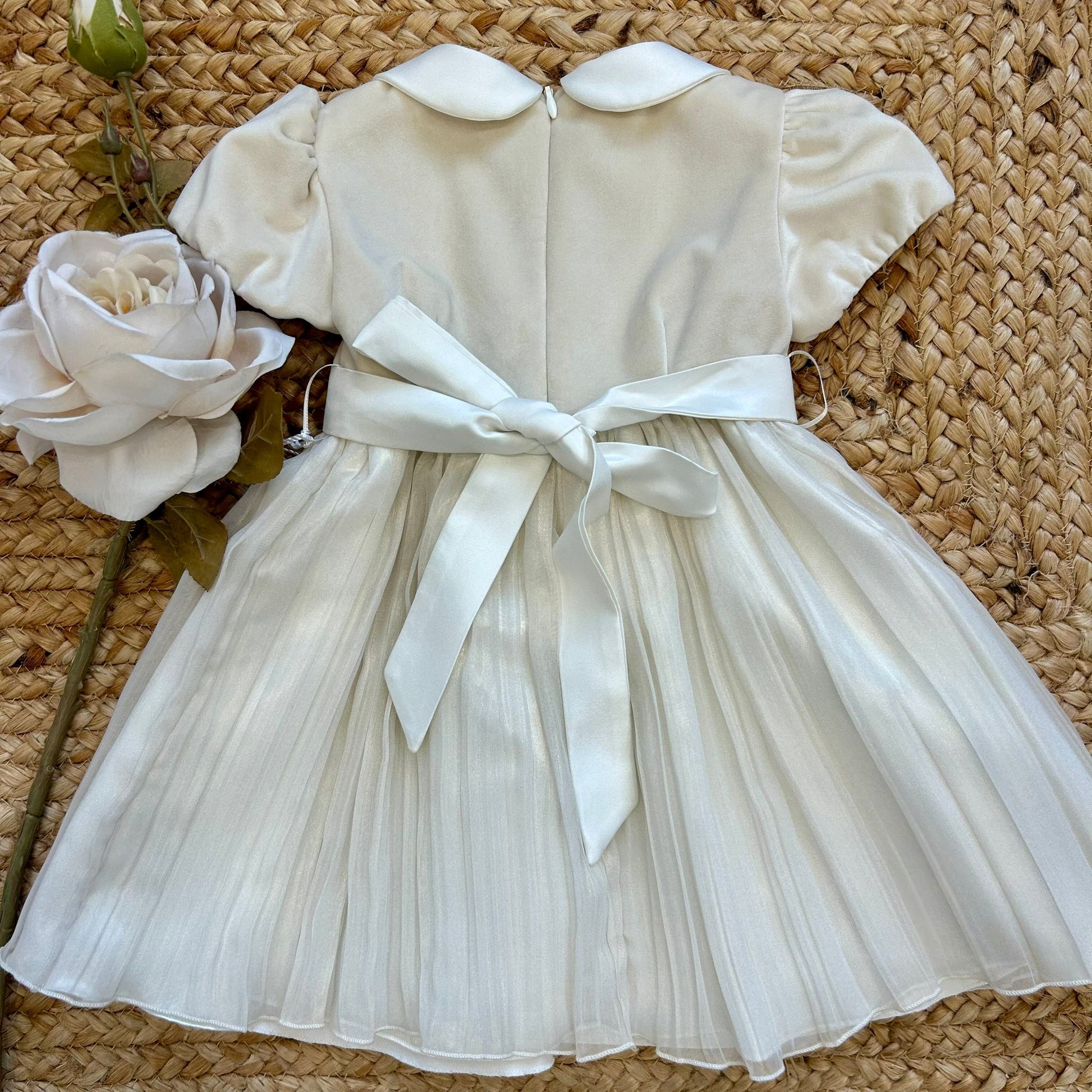retro abito battesimo bambina con fiocco e plissé dorato