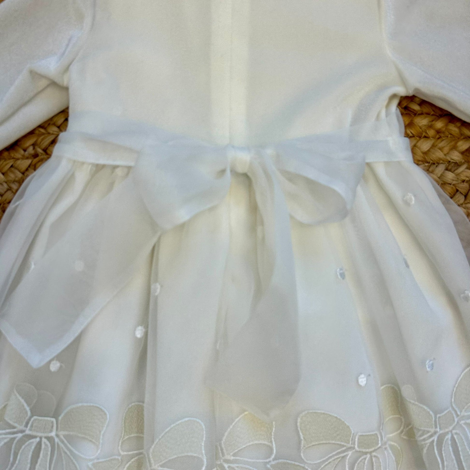 ricamo fiocchi su tulle abito battesimo bambina panna