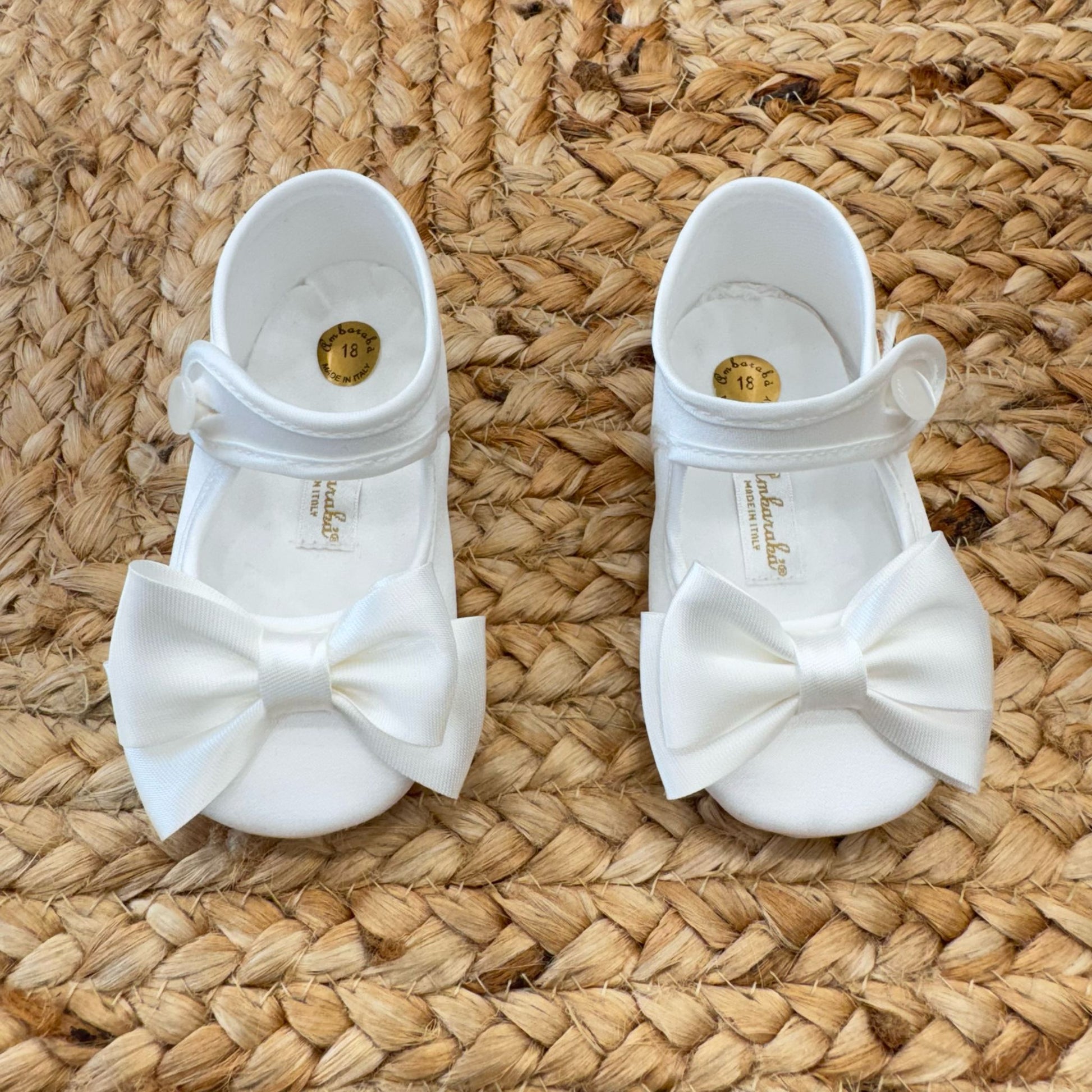 Scarpe culla in raso bianco con maxi fiocco
