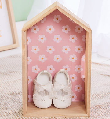 Scarpette culla bianche con fiocco in organza vista frontale