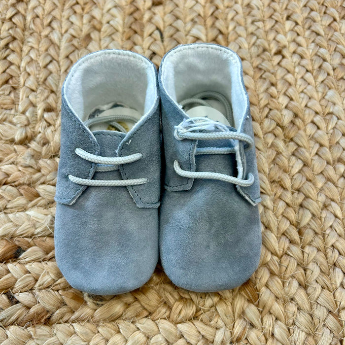 “scarpine battesimo bimbo grigie effetto scamosciato vista frontale”