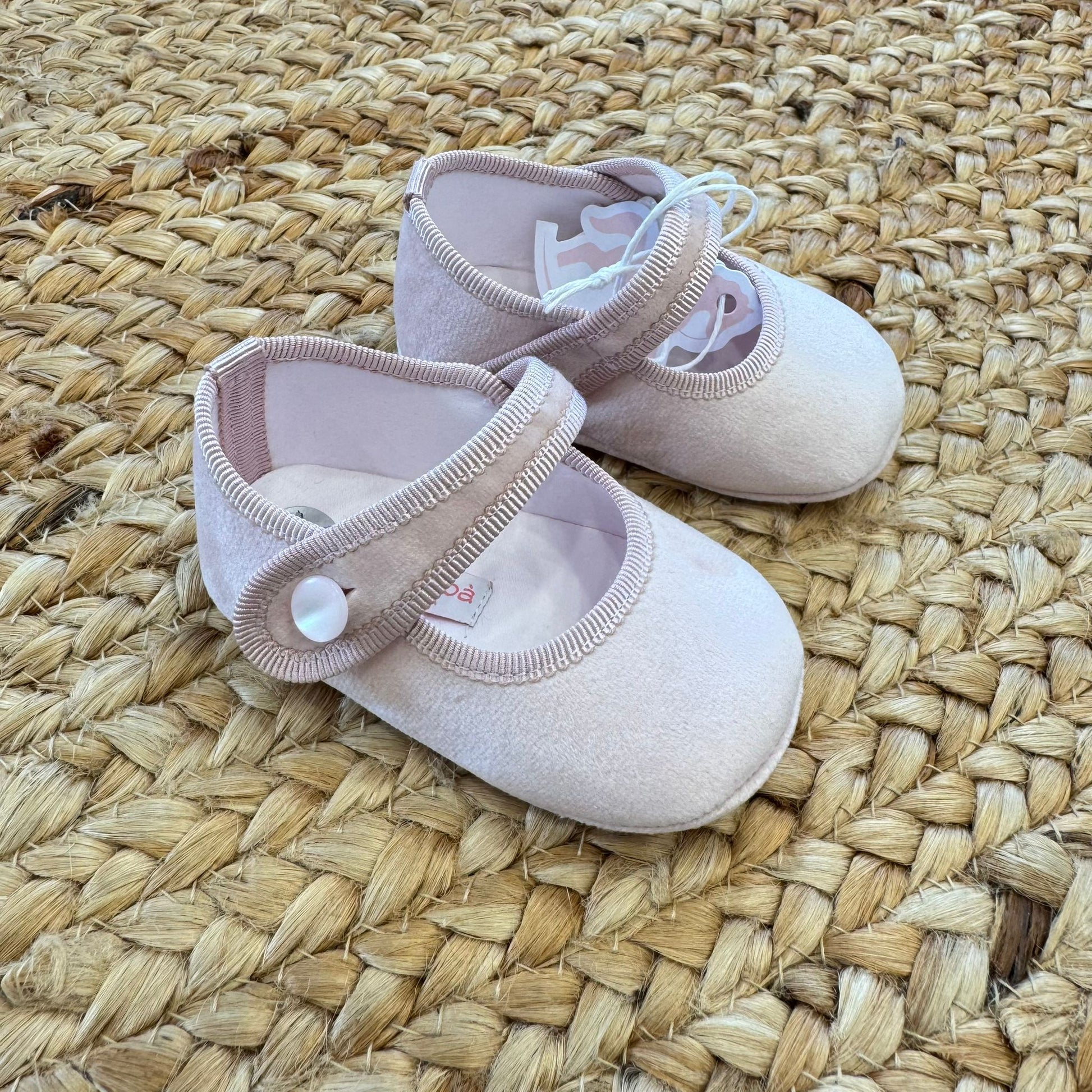 scarpine battesimo neonata rosa cipria con bottone perlato