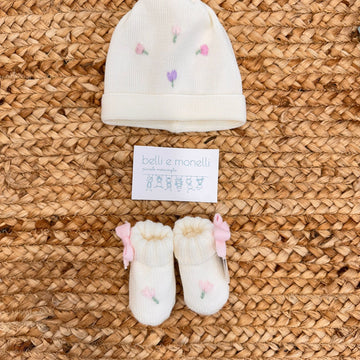 Set cappellino e scarpette neonata in pura lana con ricamo tulipani