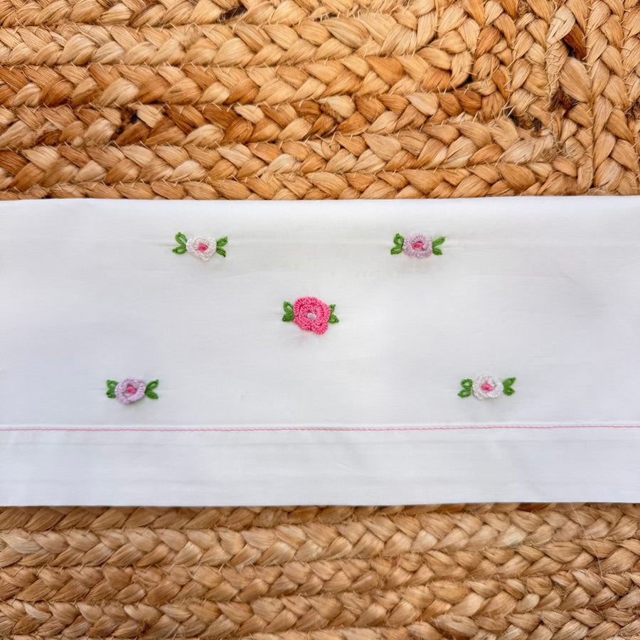 Set lenzuola neonata in cotone con ricami floreali rosa