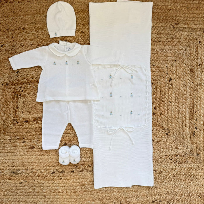 set nascita neonato cotone bianco con ricami azzurri e copertina