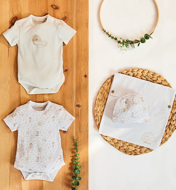 Set neonato 2 body e cappellino in cotone bio, idea regalo baby shower